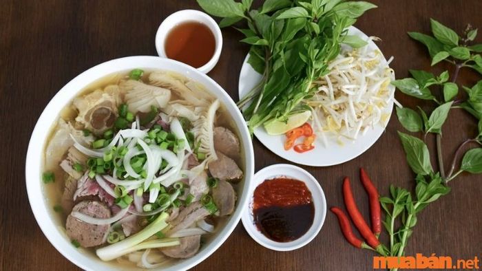 Ăn gì ở Nha Trang? Phở Nha Trang là món ăn không thể bỏ qua