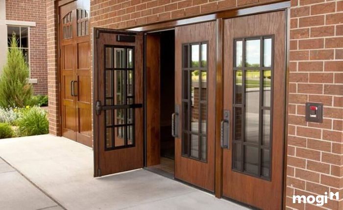 Việc điều chỉnh hướng cửa chính là một biện pháp hiệu quả để hóa giải hướng nhà không hợp với tuổi gia chủ.