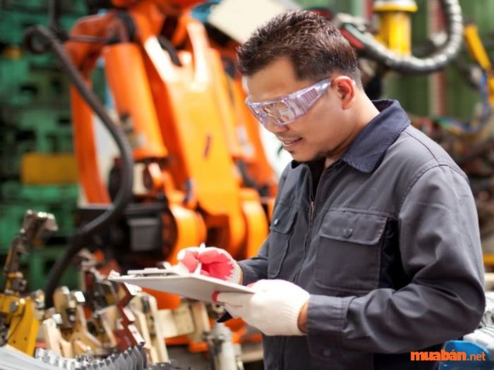 PQC là nhân viên kiểm soát chất lượng trong quy trình sản xuất