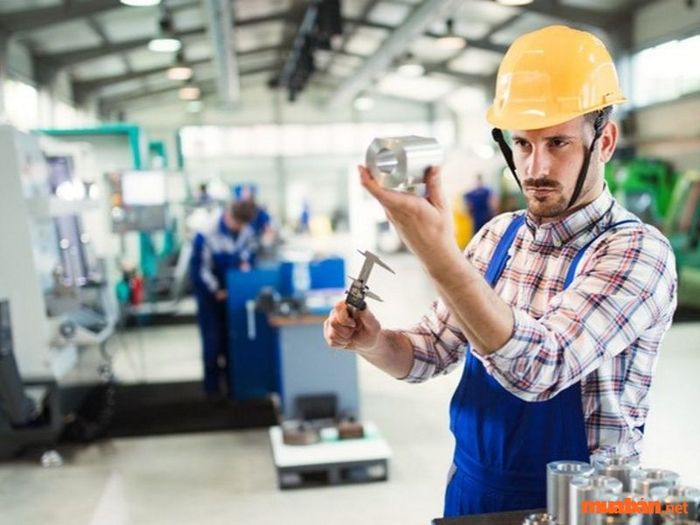 PQC là nhân viên kiểm soát chất lượng trong quy trình sản xuất