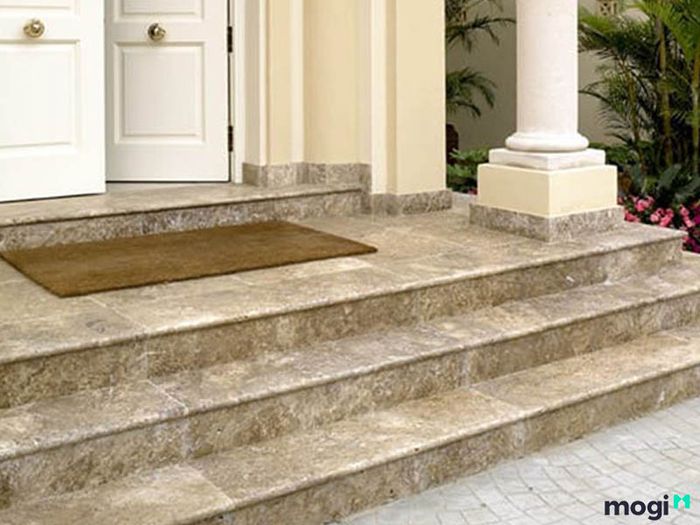 Chiều cao của tam cấp trung bình dao động từ 15 đến 18 cm