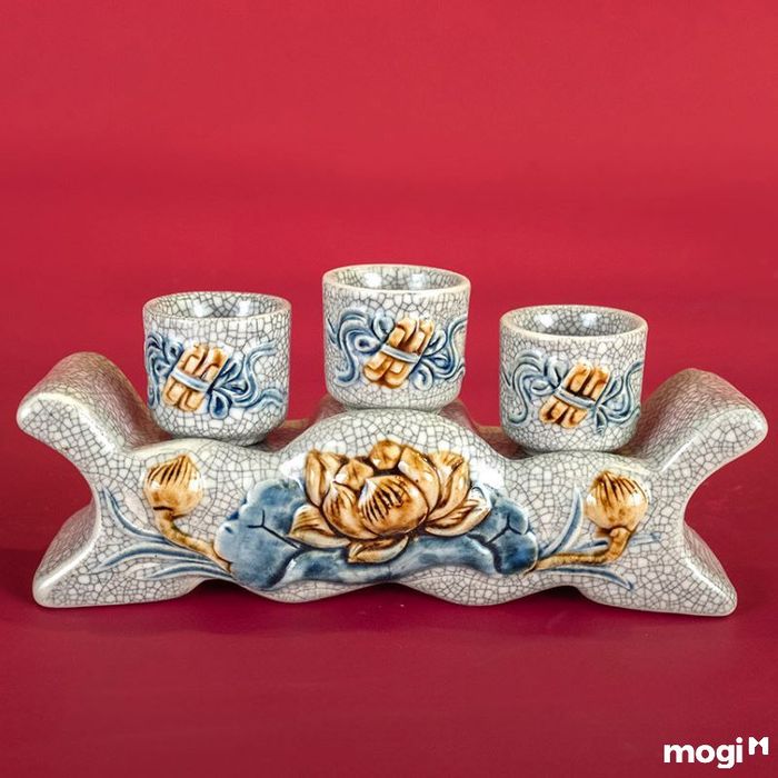 Vị trí của chén nước trên bàn thờ gia tiên