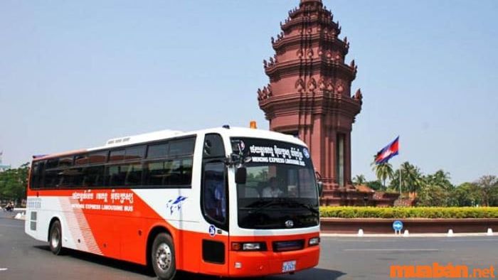 Di chuyển bằng xe khách