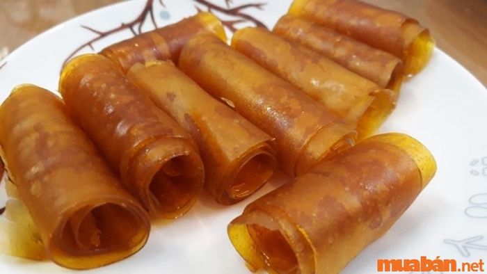 Bánh xoài mang vị chua ngọt dịu nhẹ, là món quà lý tưởng để bạn mang về tặng người thân sau chuyến du lịch.