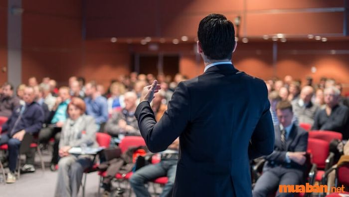 Diễn giả là gì? Thu nhập của một diễn giả ra sao?