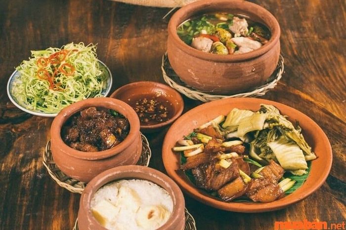 Cơm niêu Đà Nẵng - món ăn gắn liền với văn hóa ẩm thực miền Trung.