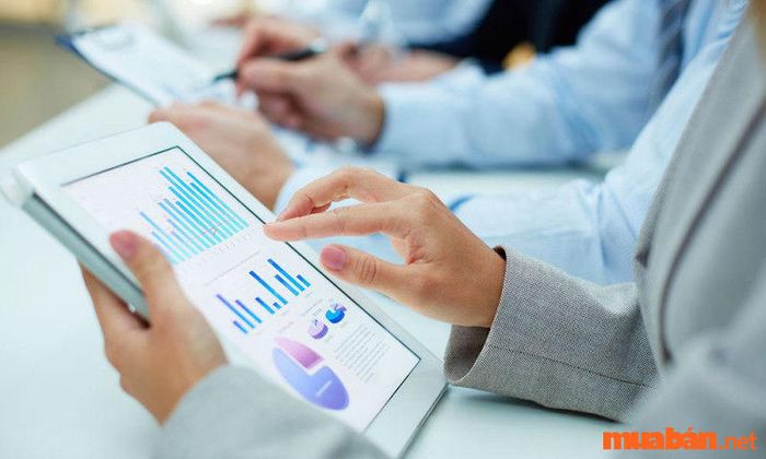 Chia sẻ thông tin về khách hàng và thị trường giúp cả hai bên nâng cao hiệu quả hoạt động kinh doanh.