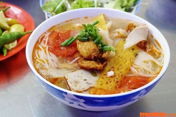 Bún chả cá Đà Nẵng.