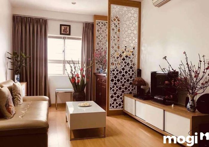 Mẫu vách ngăn phòng khách kết hợp phòng thờ cho không gian nhỏ gọn