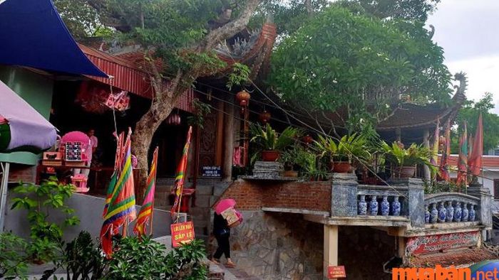 Đền Long Sơn (Đền Cô Chính Suối Rồng)