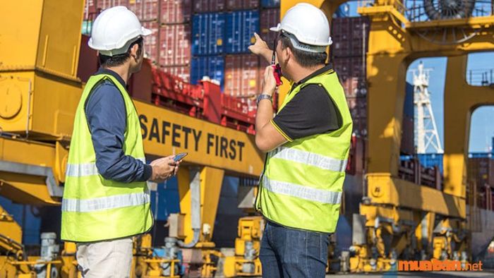 Công việc của nhân viên cảng vụ