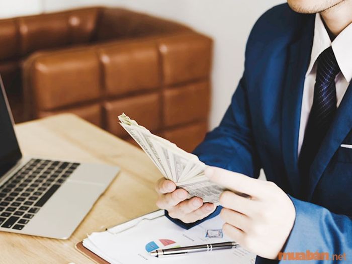 Mô tả công việc của chuyên viên thanh toán quốc tế bao gồm việc theo dõi, kiểm tra các giao dịch thanh toán và đảm bảo việc thanh toán diễn ra đúng quy trình.