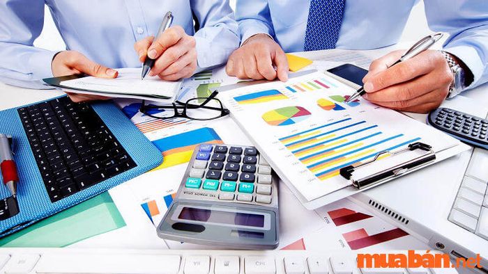 Kỹ năng nghề nghiệp cần thiết trong ngành đầu tư tài chính sẽ giúp bạn xử lý hiệu quả các tình huống và làm việc chuyên nghiệp trong môi trường tài chính.