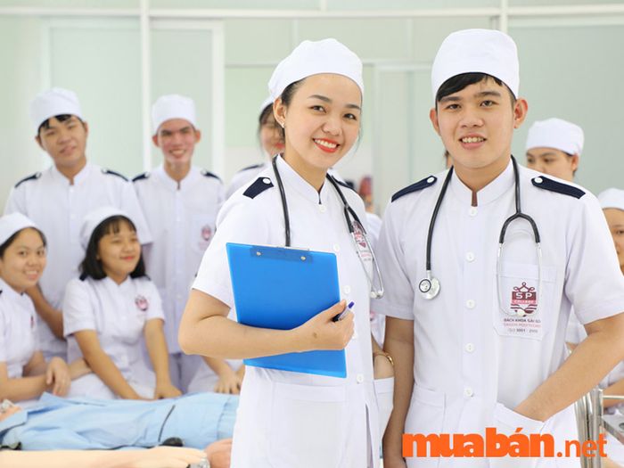 Ngành y sĩ mang lại rất nhiều cơ hội nghề nghiệp cho những ai muốn theo đuổi.