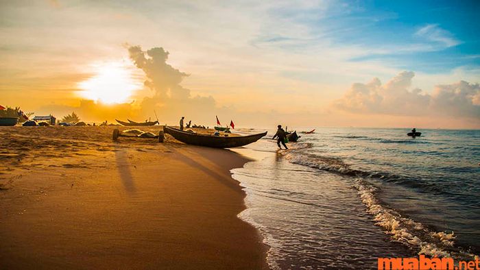 Biển Hồ Cốc xứng đáng là một trong những bãi biển đẹp nhất Việt Nam, với vẻ đẹp hoang sơ và yên bình