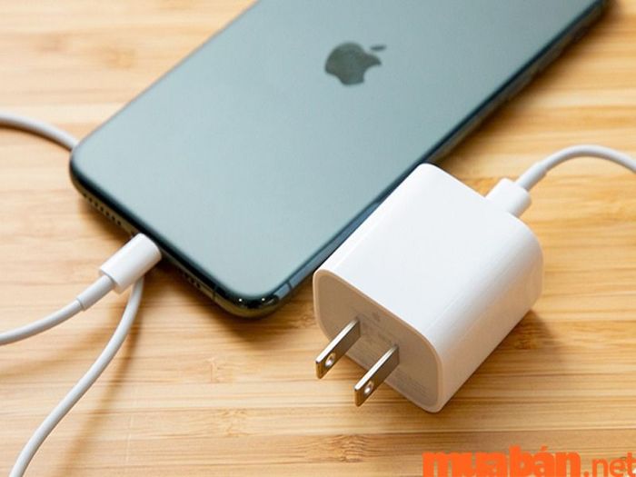 Điện thoại tụt pin khi để qua đêm