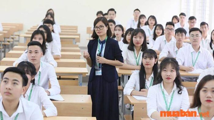 Mức lương giảng viên ngành quan hệ công chúng dao động từ 17 triệu đến 20 triệu đồng mỗi tháng.