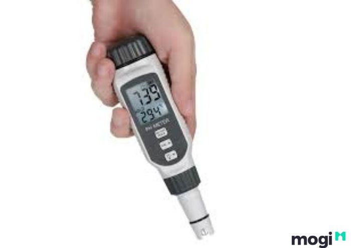 Bút đo pH đất là thiết bị hữu ích để đo độ pH của đất trong nông nghiệp và nghiên cứu.