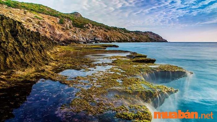 Chiêm ngưỡng bình minh tuyệt đẹp tại Hang Rái