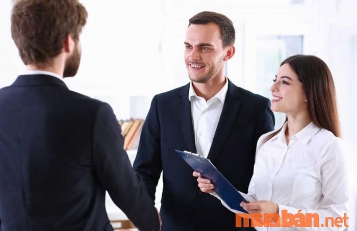 Hình thức phiên dịch tháp tùng.