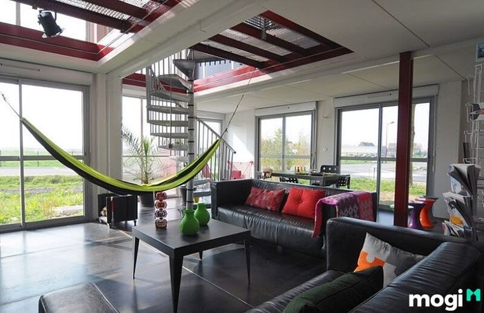 Không gian bên trong của ngôi nhà Maison Container Life tại Pháp