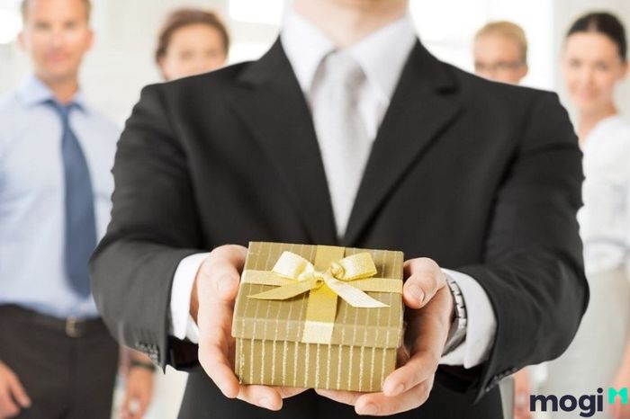 Duy trì mối quan hệ với khách hàng cũ là yếu tố quan trọng để phát triển bền vững trong lĩnh vực bất động sản.