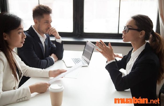 Hãy đặt câu hỏi lại với nhà tuyển dụng để nắm rõ thông tin về công ty bạn đang ứng tuyển