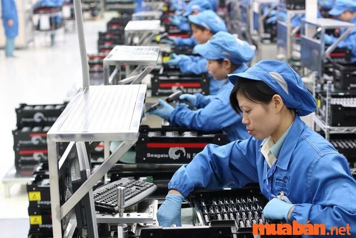 Mức lương trung bình của công nhân hiện tại thường chỉ dao động từ 6 đến 10 triệu đồng mỗi tháng.