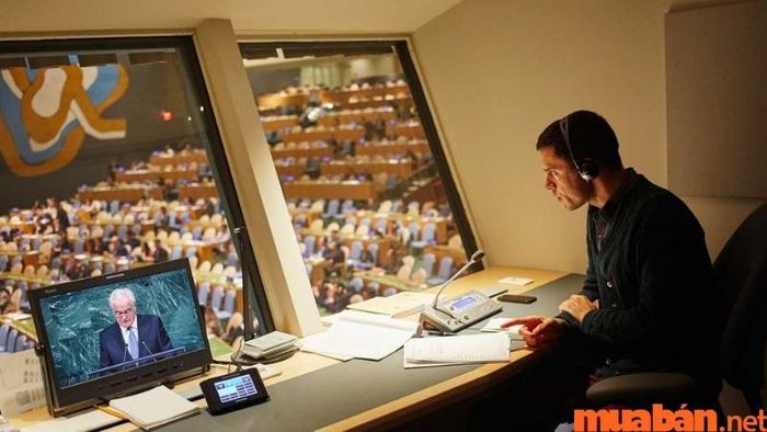 Dịch song song, dịch cabin (simultaneous interpreting)