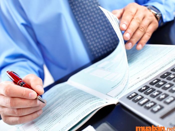 Kế toán trưởng có trách nhiệm đảm bảo tính chính xác của sổ sách kế toán và các tài liệu tài chính