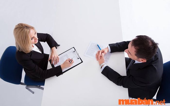 Giới thiệu đầy đủ họ tên, bí danh (nếu có) và năm sinh của bạn