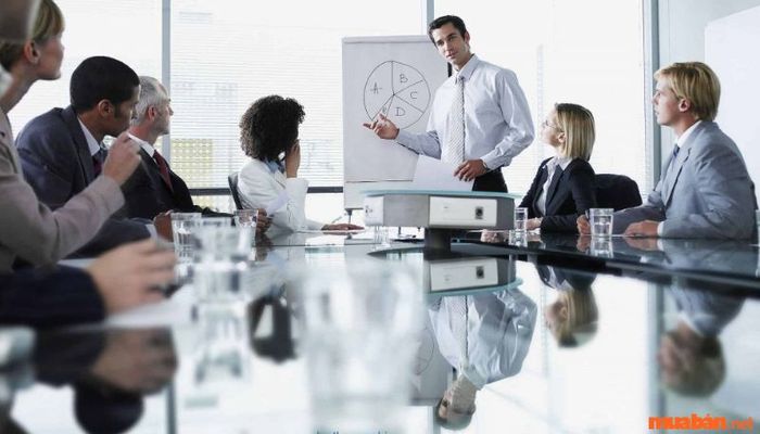 Nói một cách đơn giản, Manager là người chịu trách nhiệm quản lý và điều hành công việc trong một tổ chức