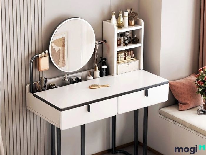 Mẫu bàn trang điểm đơn giản nhưng đầy thu hút, lý tưởng cho các không gian mang phong cách cổ điển hoặc tân cổ điển.