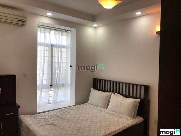Căn hộ này có diện tích rộng rãi với 2 phòng ngủ lớn thoải mái