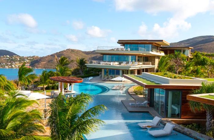 The Oasis Estate offers breathtaking, 360-degree views of the Caribbean Sea and the surrounding islands, creating a truly immersive experience.