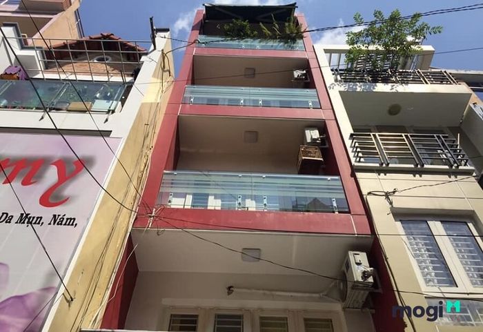 Nhu cầu giao dịch nhà mặt tiền quận 1 không lớn, vì vậy giá cả ít có sự biến động giả tạo.