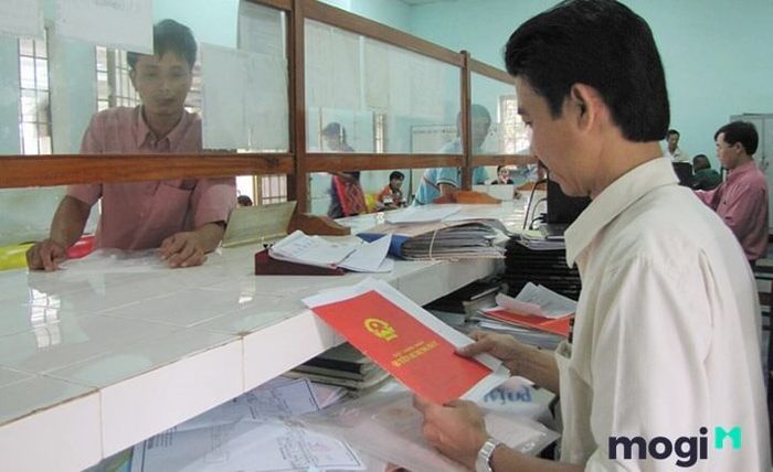 Việc sang tên sổ đỏ còn được gọi là 