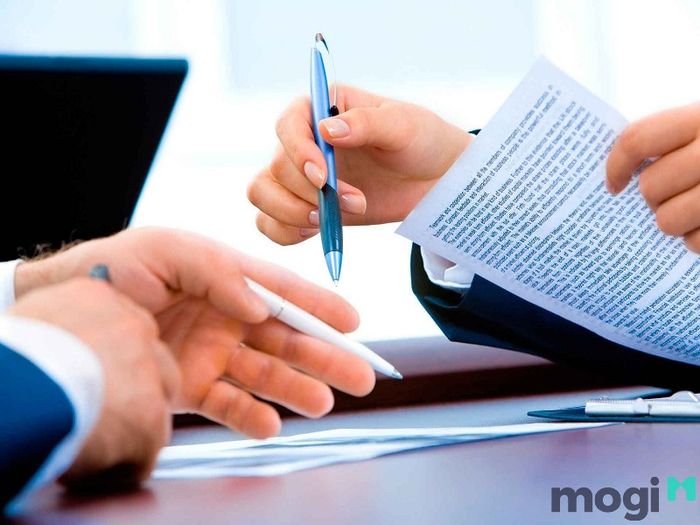 Trước khi quyết định vay mua nhà, bạn cần chắc chắn về tính pháp lý của căn nhà. Việc này giúp bạn tránh những rủi ro không đáng có trong tương lai liên quan đến quyền sở hữu và các vấn đề pháp lý khác.