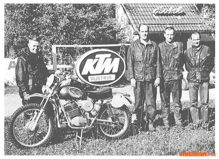 KTM chính thức bắt đầu sản xuất xe máy từ năm 1955