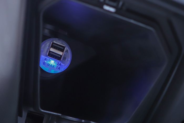 Ổ khóa Yamaha NVX 155 VVA 2023 tích hợp cổng USB