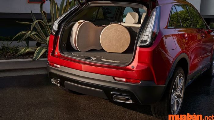 Cadillac XT4 mang lại không gian rộng rãi, thoải mái cho hành khách và đồ đạc.