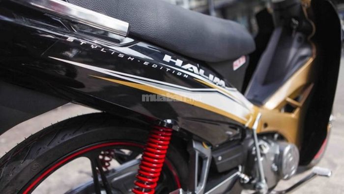 Xe Sirius 50cc trang bị động cơ ổn định, mang đến trải nghiệm lái mượt mà.