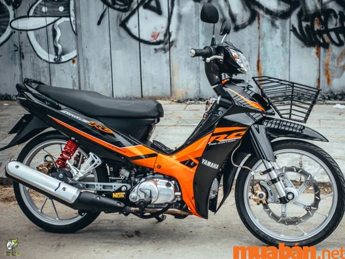 Sirius với bộ tem cam đen đầy cá tính