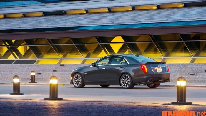 Cadillac CTS-V được trang bị nhiều hệ thống hỗ trợ, mang lại trải nghiệm lái xe tuyệt vời.