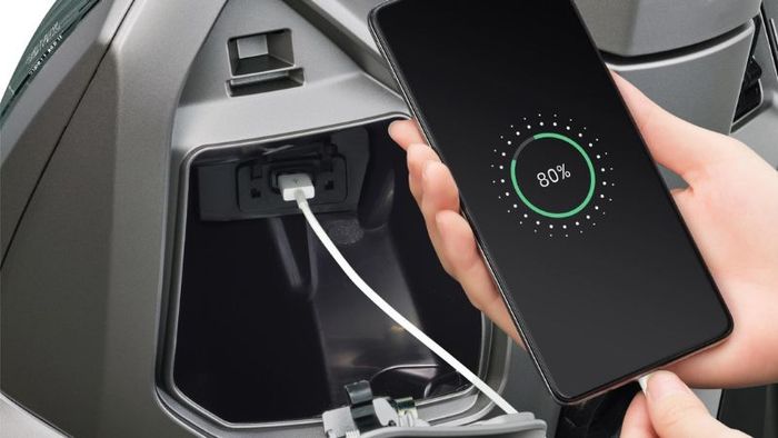 Cổng sạc USB tiện lợi giúp bạn dễ dàng nạp năng lượng cho các thiết bị di động trong mọi hành trình.