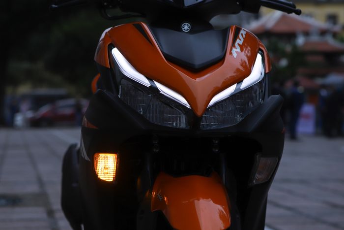 Đầu xe Yamaha NVX 155 VVA 2023 mang đậm dấu ấn thể thao và hiện đại