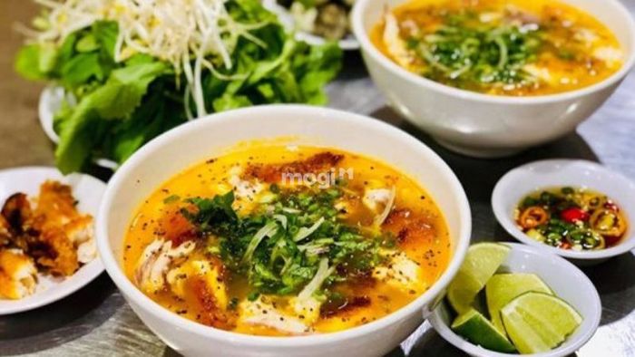 Bánh canh Chợ đêm Đà Lạt