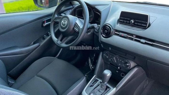 Mazda 2 2024 được trang bị đầy đủ các tính năng tiện nghi và an toàn hiện đại