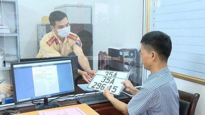 Hãy chuẩn bị đầy đủ hồ sơ trước khi đến Cục Đăng Kiểm để đăng ký biển số xe.