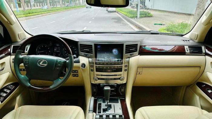 Vô-lăng của Lexus LX 570